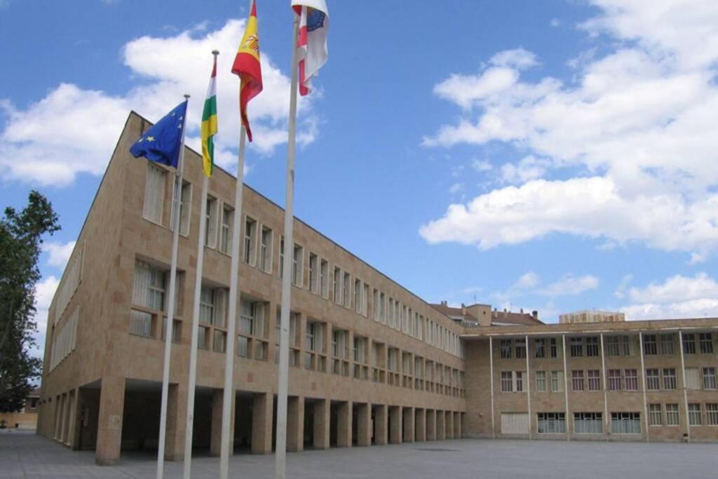 Appartement Agradable, Luminoso, Wifi, Junto Al Ayuntamiento à Logroño Extérieur photo